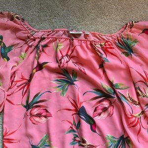 NY&Co Sweet Pea Size L Pink Coral Floral off Shoulder Blouse w/flutter sleeve